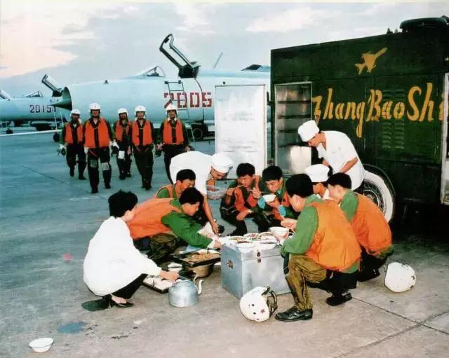 建军90周年：我军“锅碗瓢盆”那些事儿，这回全明白了