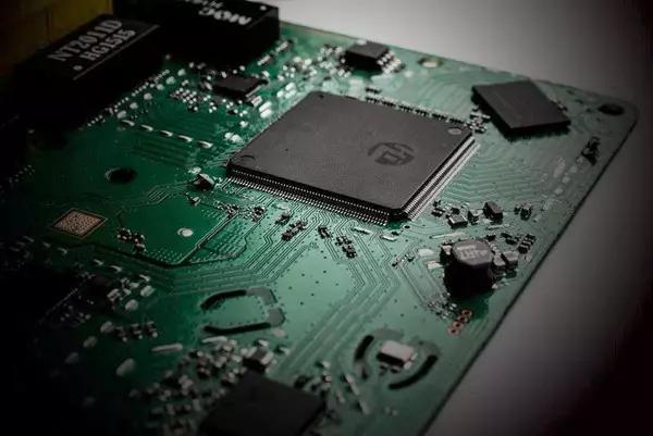 路由器有几根天线比较合适,路由器的4根天线怎么放最强