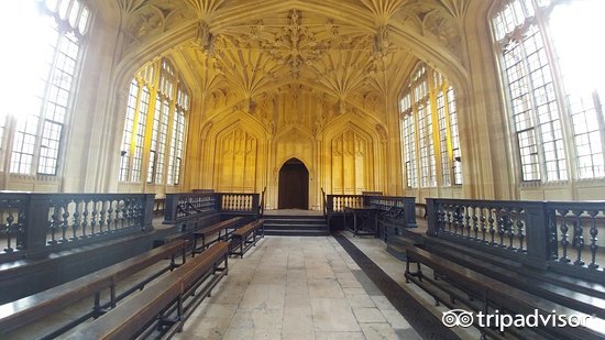 买魔杖、骑扫帚、喝黄油啤酒，去这些14个地方做巫师吧！