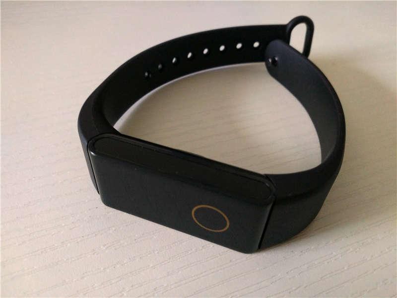 拉卡拉智能手环,跨界拉卡拉手环好用吗