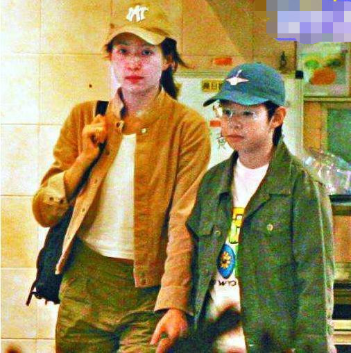 高大帅气十项全能,画画弹钢琴打篮球无一不会,谭咏麟21岁儿子不进娱乐圈可惜了