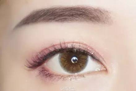 眼妆教程日常简单,眼妆教程日常简单易学