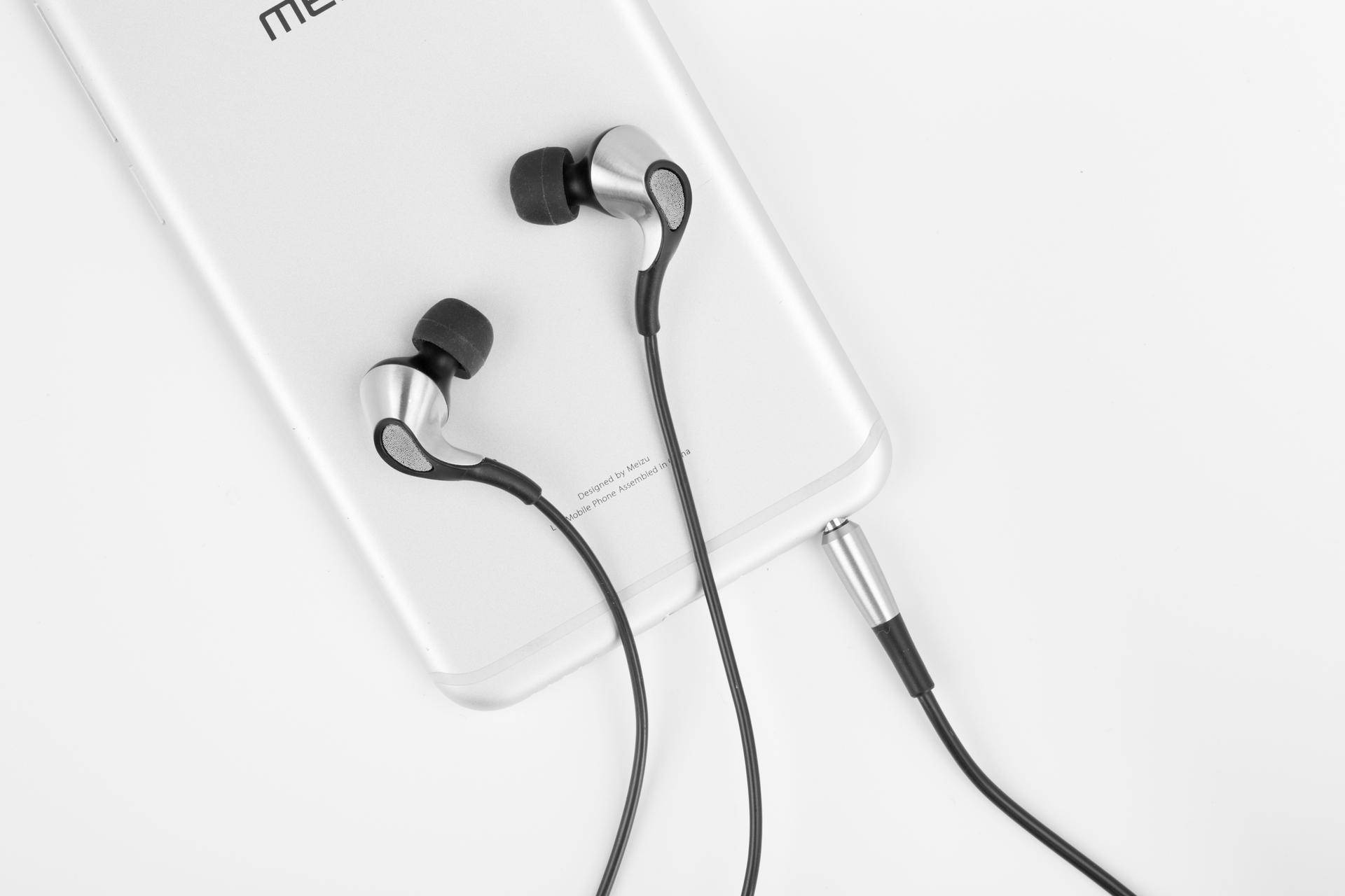 你信不信，魅蓝这Flow耳机的舒适感，总让你忘记一件事