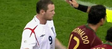 踢球gif爆笑,足球搞笑的gif