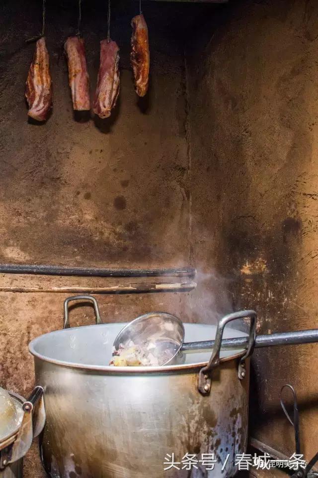 隐藏在昆明村庄里的3家烤羊店，老司机用3个月才找到的