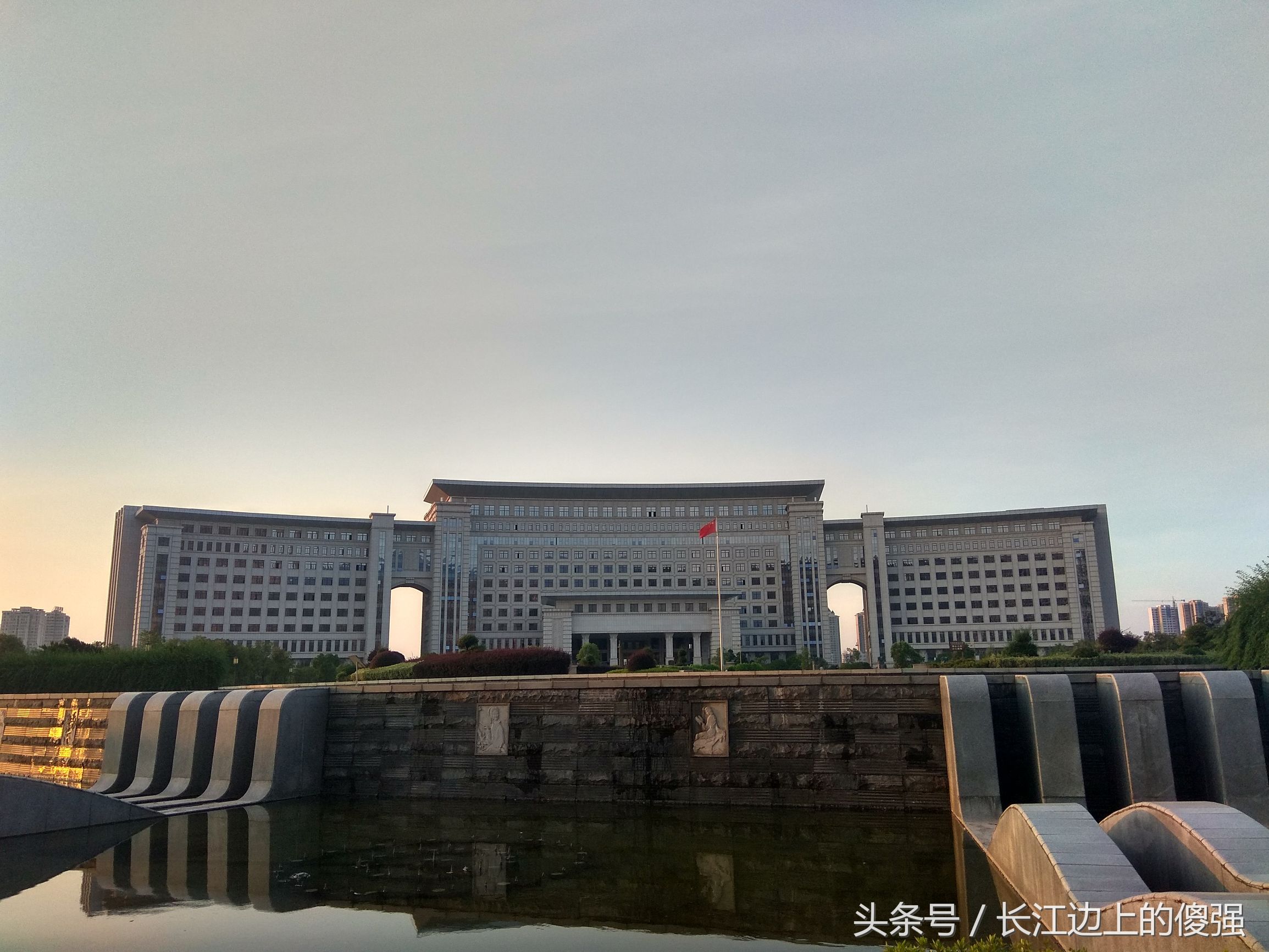 透过一个夭折的大型商场,谈九江大学生创新创业