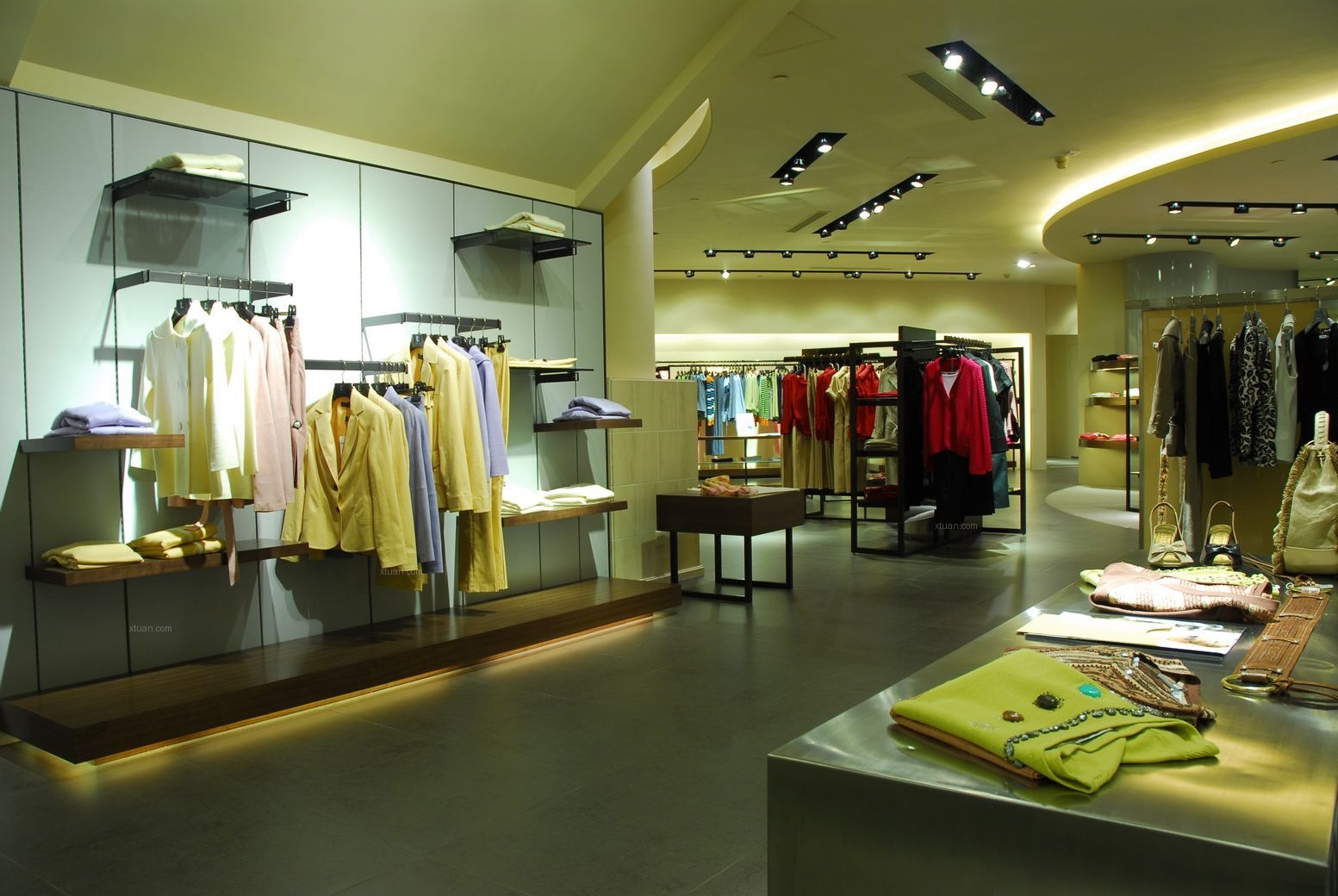 服装店轨道灯搭配什么主灯,服装店轨道灯加主灯