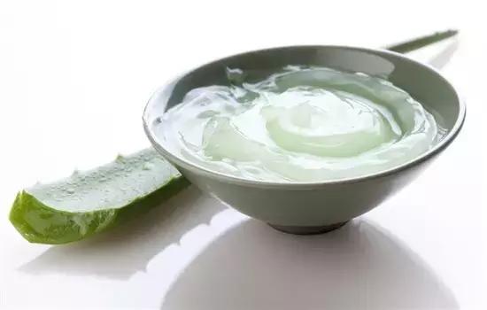 如何在家自制芦荟面膜,生活小妙招用芦荟胶做面膜