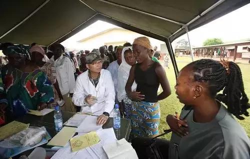 战狼2冷锋感染拉曼拉治愈救人,战狼二冷锋得拉曼拉怎么康复