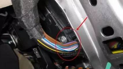 迈腾如何松开驻车制动器,09年迈腾驻车制动器编码