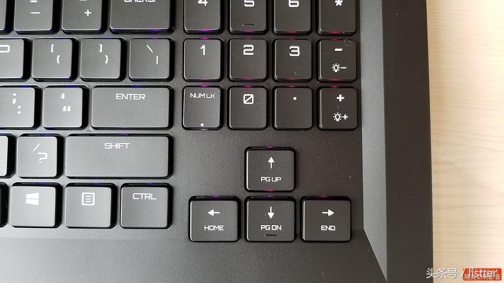 这款IFUNKS游戏本必须关注，性能霸道还自带机械键盘