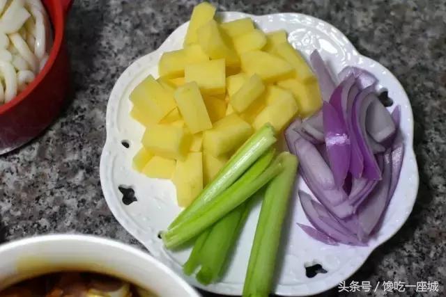 咖喱鸡肉乌冬面做法,咖喱鸡肉乌冬面