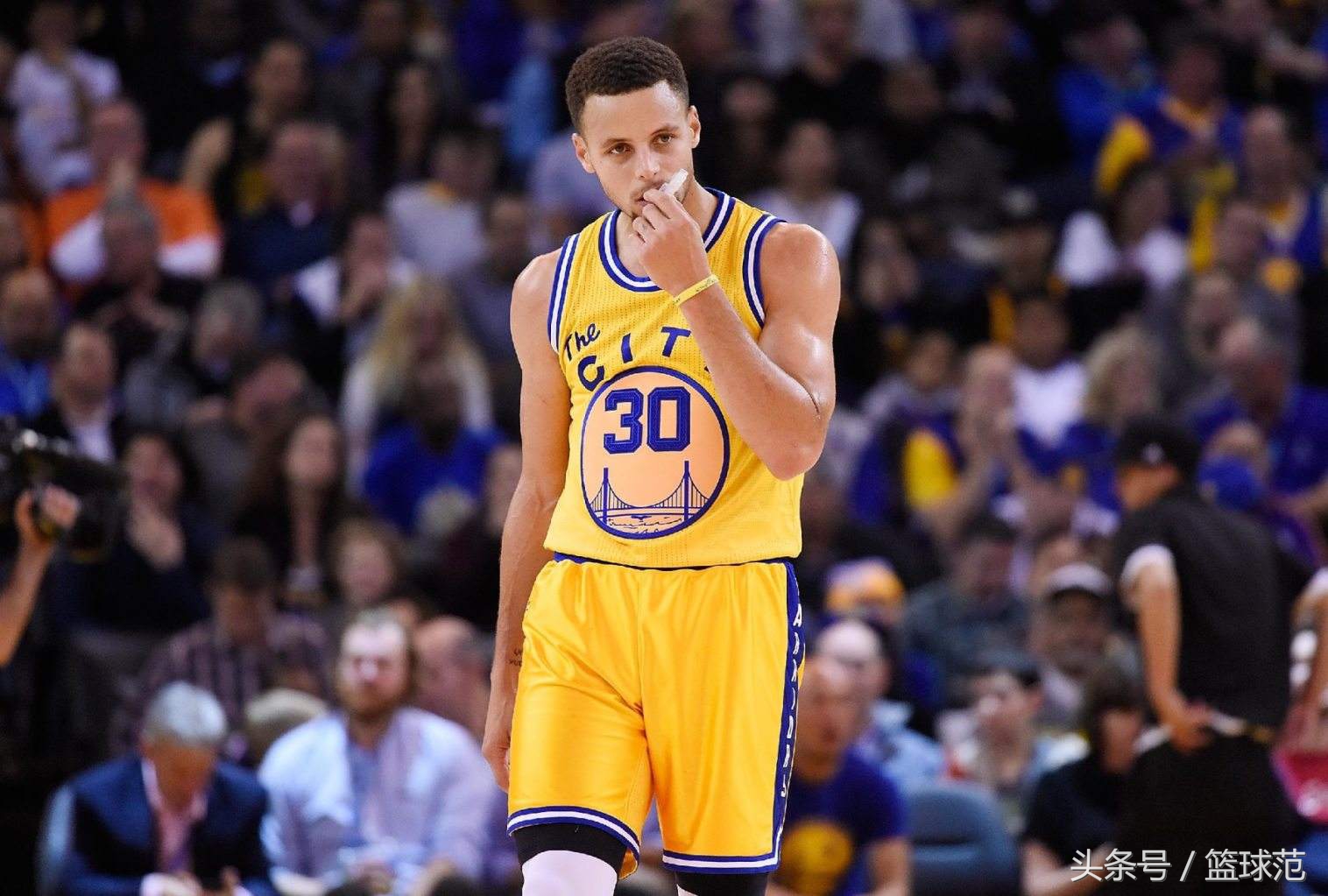 篮球初学者必须进行的行进间基础运球训练