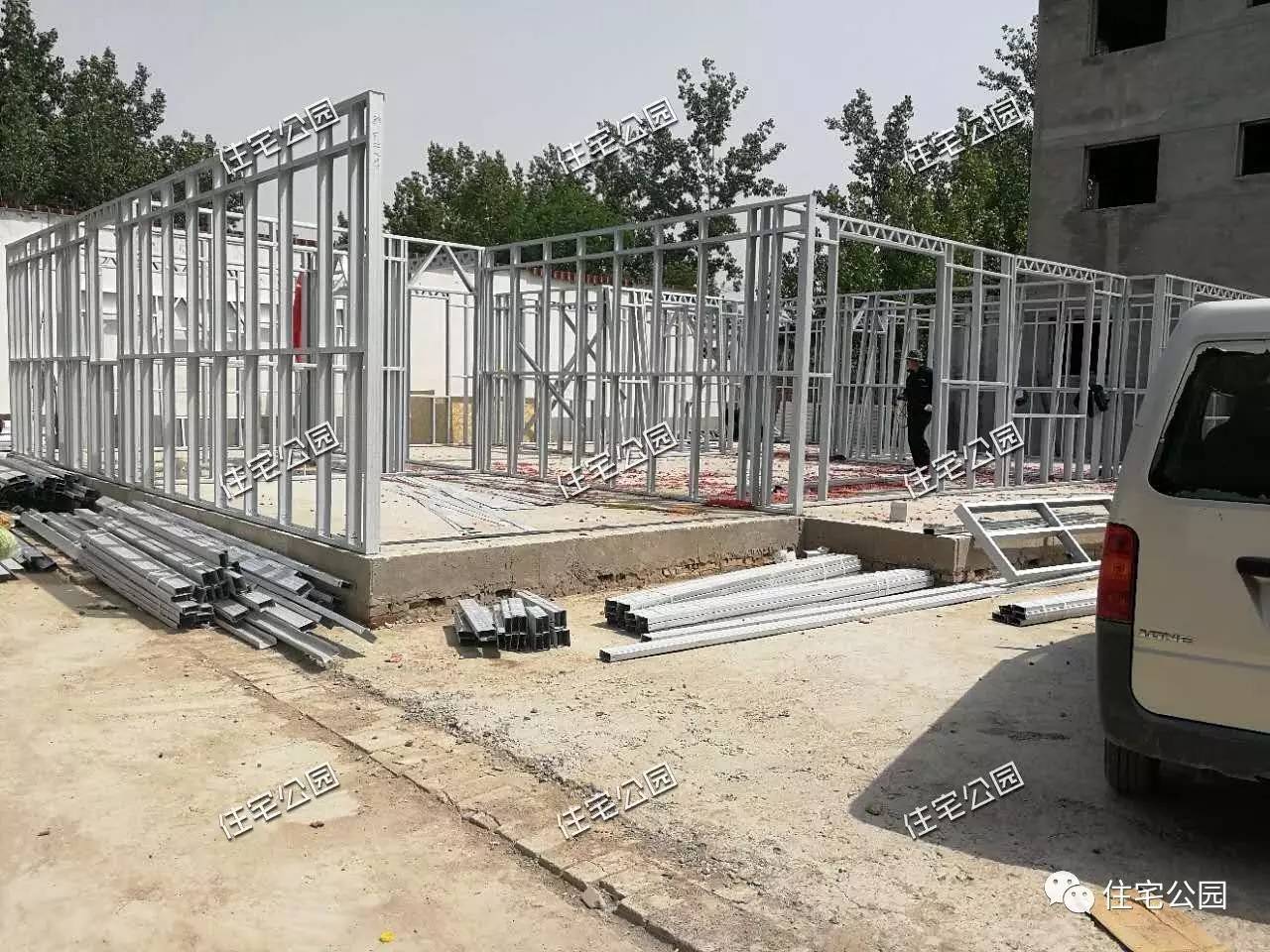 农村小伙花30万自己盖钢结构别墅,农村花30万建轻钢别墅