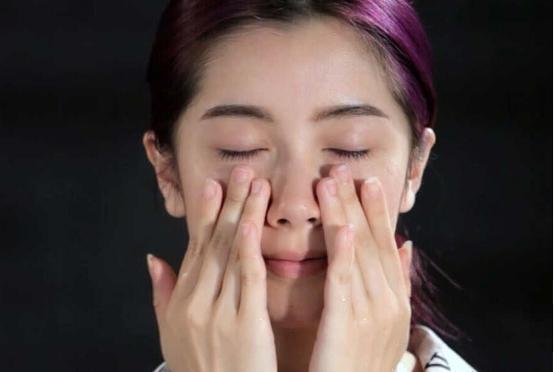 美白bb霜使用方法图解,妆前美白神器