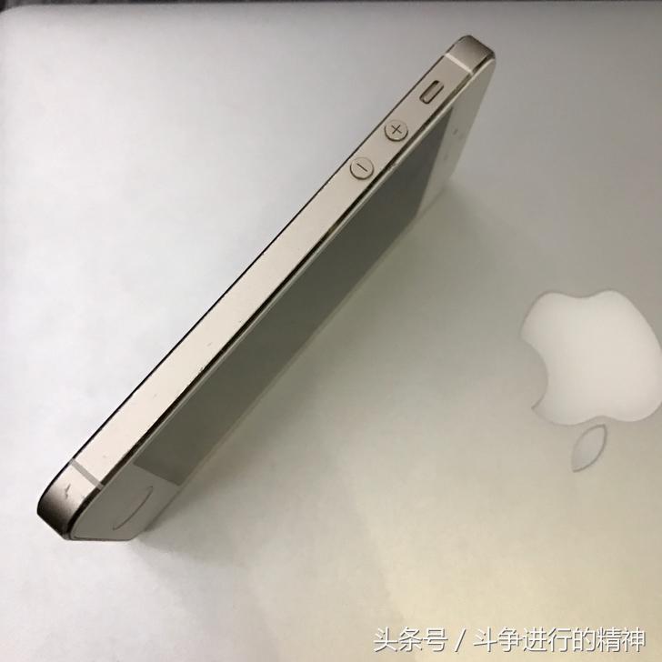 开箱一台全新的iphone5s,全新iphone5s开箱
