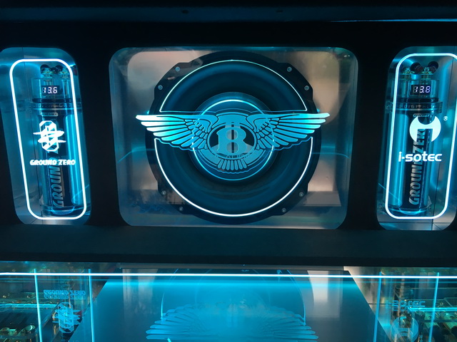 12款宾利欧陆音响改造,街拍新款宾利欧陆音响