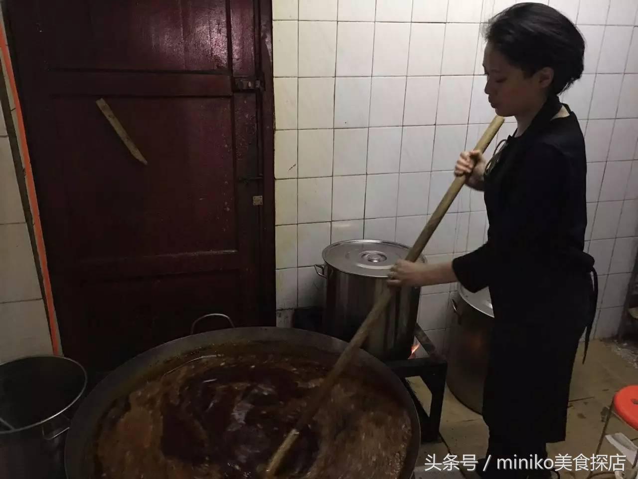 只卖红锅的火锅,只卖红汤的火锅