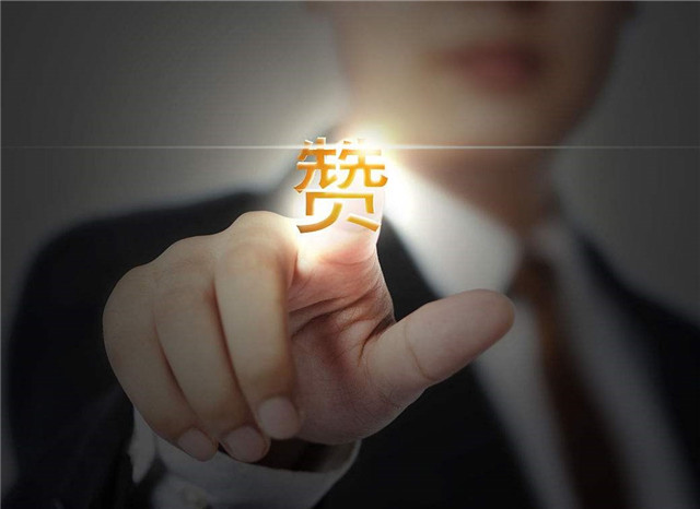 老外购买中国充电宝,外国小伙买小米电动车