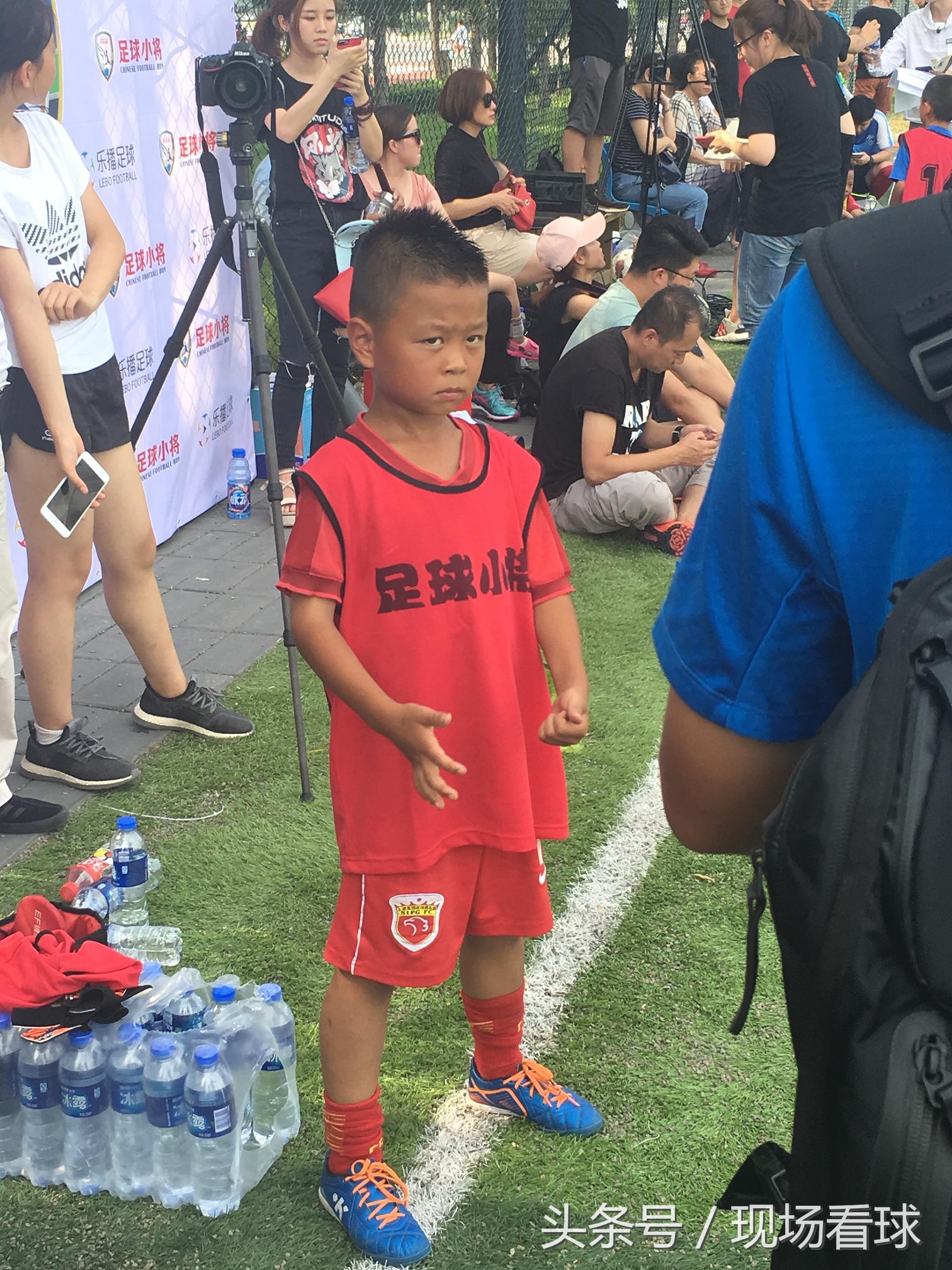 激情星期六:京鲁大战激烈精彩,足球小将厉害可爱!|看球记