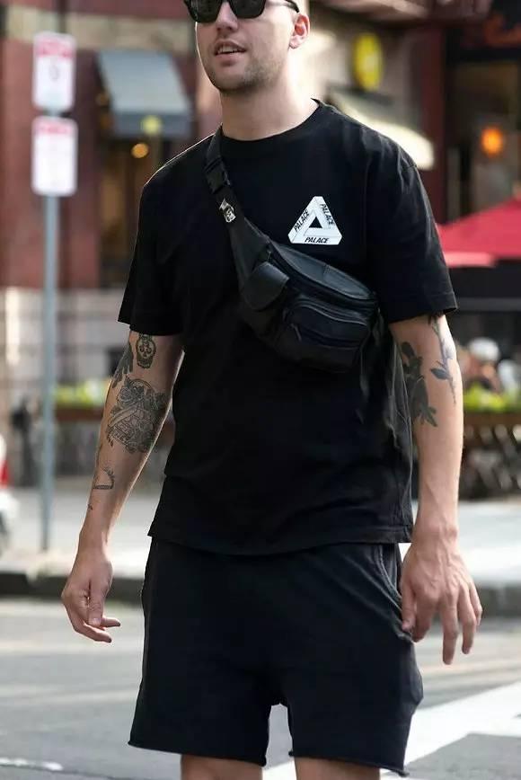 你花1000块买的包，背上却像卖菜的