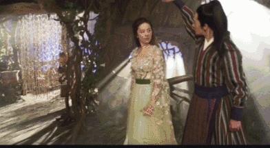 自从割双眼皮不算整容之后，娱乐圈不微调的女演员是真·不存在