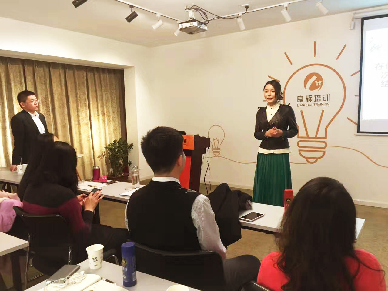 演讲开场白如何1分钟自我介绍,演讲吸引人的三分钟自我介绍