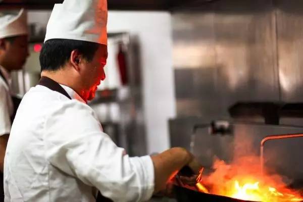 怀孕吃到什么东西会引起流产,怀孕初期吃东西导致先兆流产