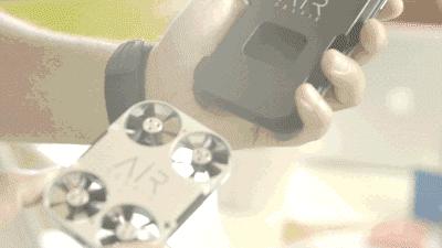 会飞的手机壳，可航拍可续航，这个机长有点帅