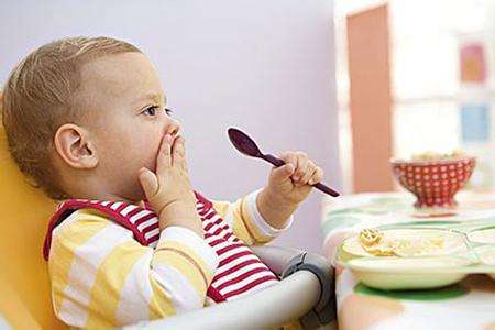 宝宝肠胃功能弱容易消化不良,家长们要怎么帮助宝宝调整呢?