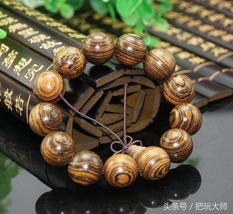 十大最不值钱的木头手串,最贵的木质文玩手串排行榜