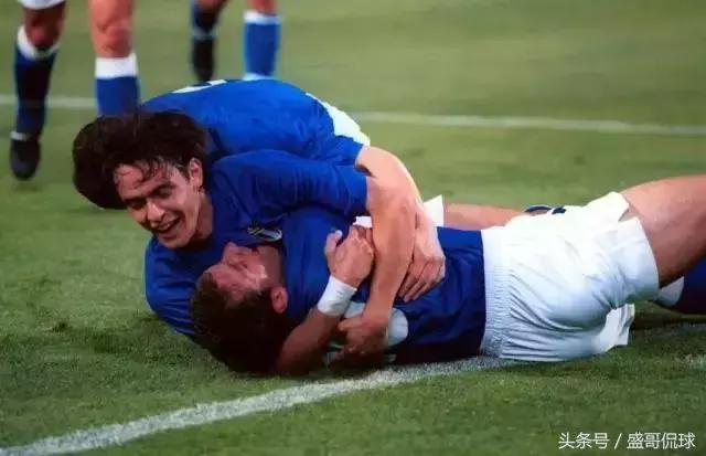 好基友一辈子,盘点足坛巨星的那些温暖瞬间