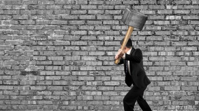 地震发生时安全的逃生方法100字,高楼发生地震时正确的逃生方法是