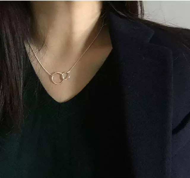 我是让你看项链，不是胸……