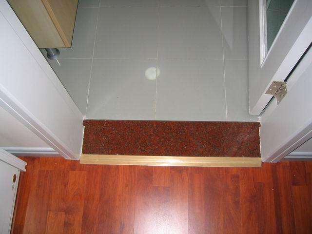 看邻居家在过门处加了一根条，完工后真把我气炸了！立马拆了重装