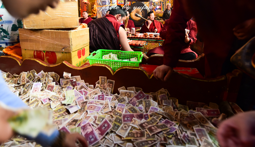 拉萨有哪几个寺庙,拉萨有一个建在山上的寺庙