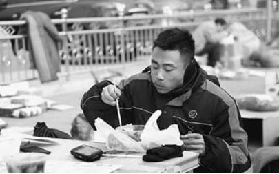 坚守岗位为苏宁的快递员点赞,赞一个人对工作尽职尽责