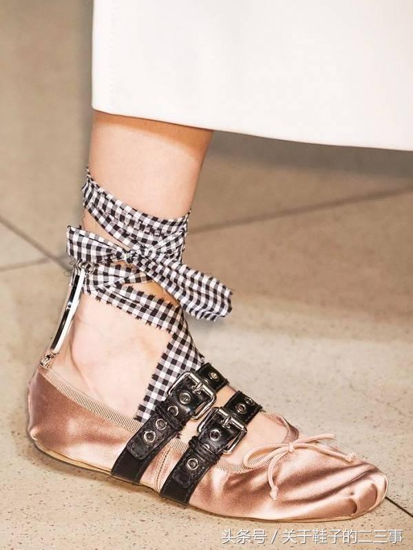 脚宽女生选运动鞋攻略,脚宽脚胖女生选什么牌子鞋