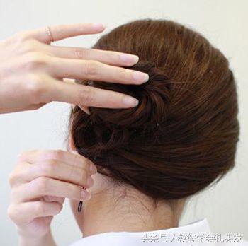 短头发怎么扎热巴同款蝴蝶结发型,怎样扎迪丽热巴的发型丸子头