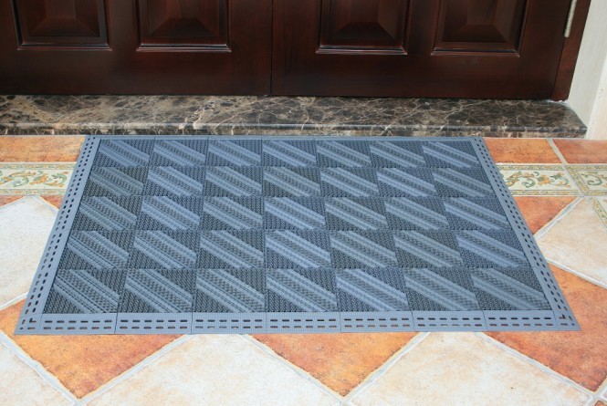 地毯放门里还是门外,店铺地毯是放门外还是放屋里