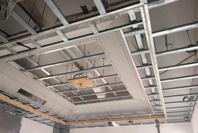 卫生间吊顶铝扣板和pvc哪个好,厨房吊顶用pvc好还是铝扣板好