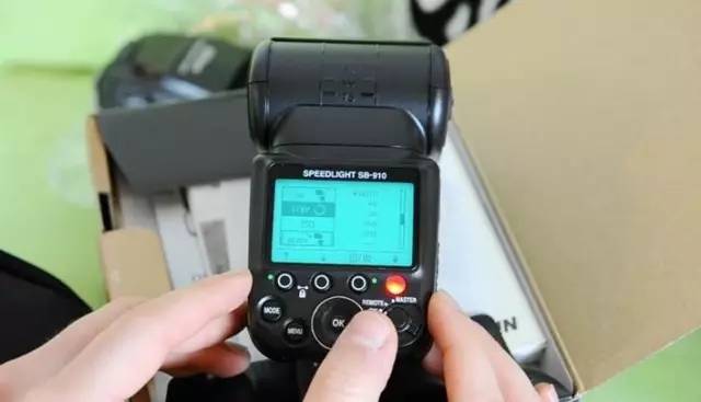 百块的外闪真能买?换个方式玩摄影