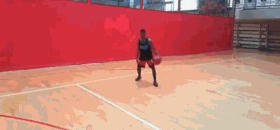 凯里欧文招牌动作过人,篮球教我一招简单过人