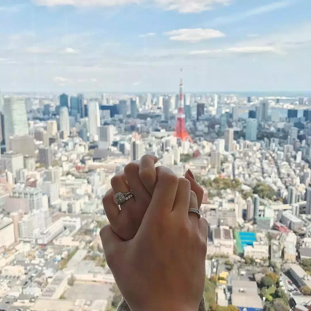 他的朋友圈里都是她,你的朋友圈全是她的照片