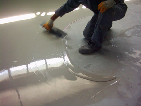 新房装修自流平有必要铲吗,家里地面用自流平水泥好吗