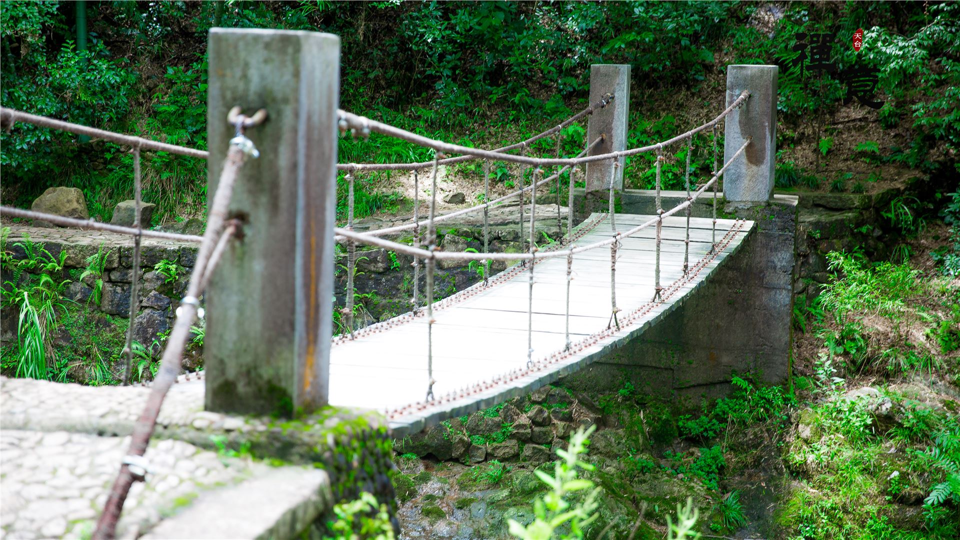 石梁飞瀑高清图,天台山国清寺石梁飞瀑一日游