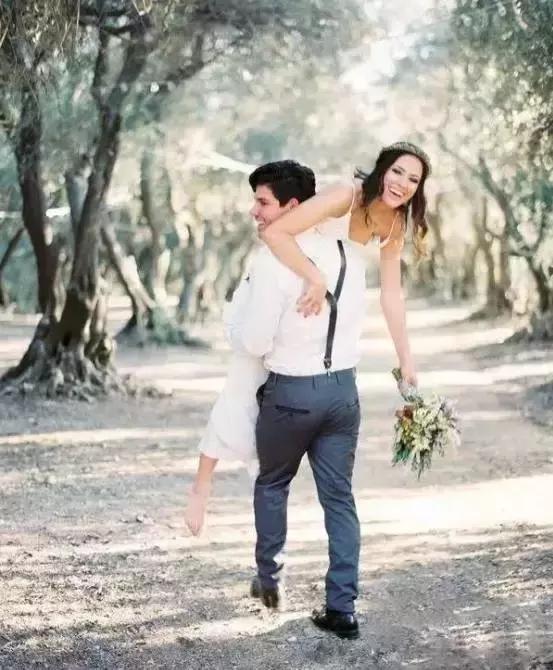 拍婚纱照感觉尴尬怎么办,拍婚纱照时尴尬动作