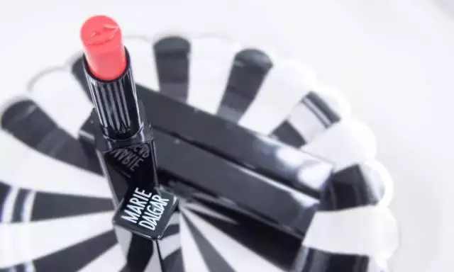 平价口红什么牌子比较好用又实惠,和大牌口红相比的平价口红