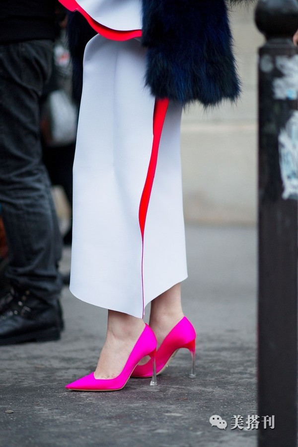 玫红色提肤色吗,肤色暗沉穿玫红色显白吗