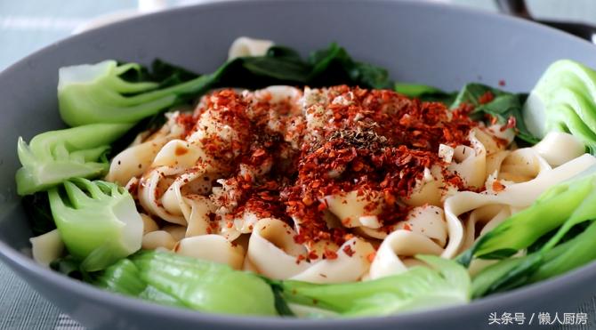 教你做一碗油泼辣子面,教你做油泼面的方法